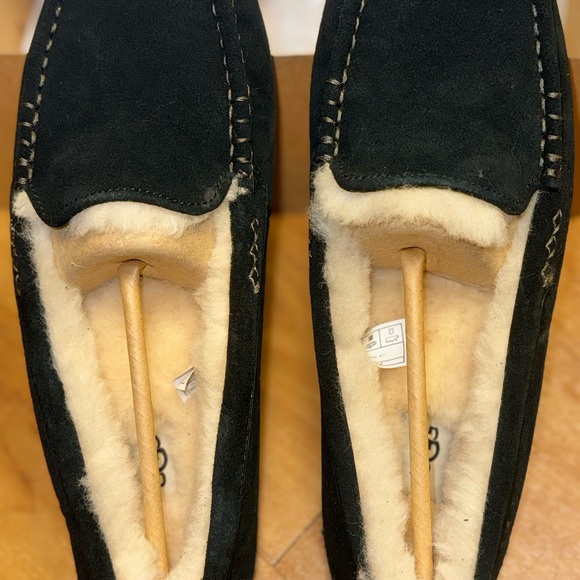Hello, it is a men's shoe, size 11, new, never used, from the ugg brand. - Picture 11 of 11